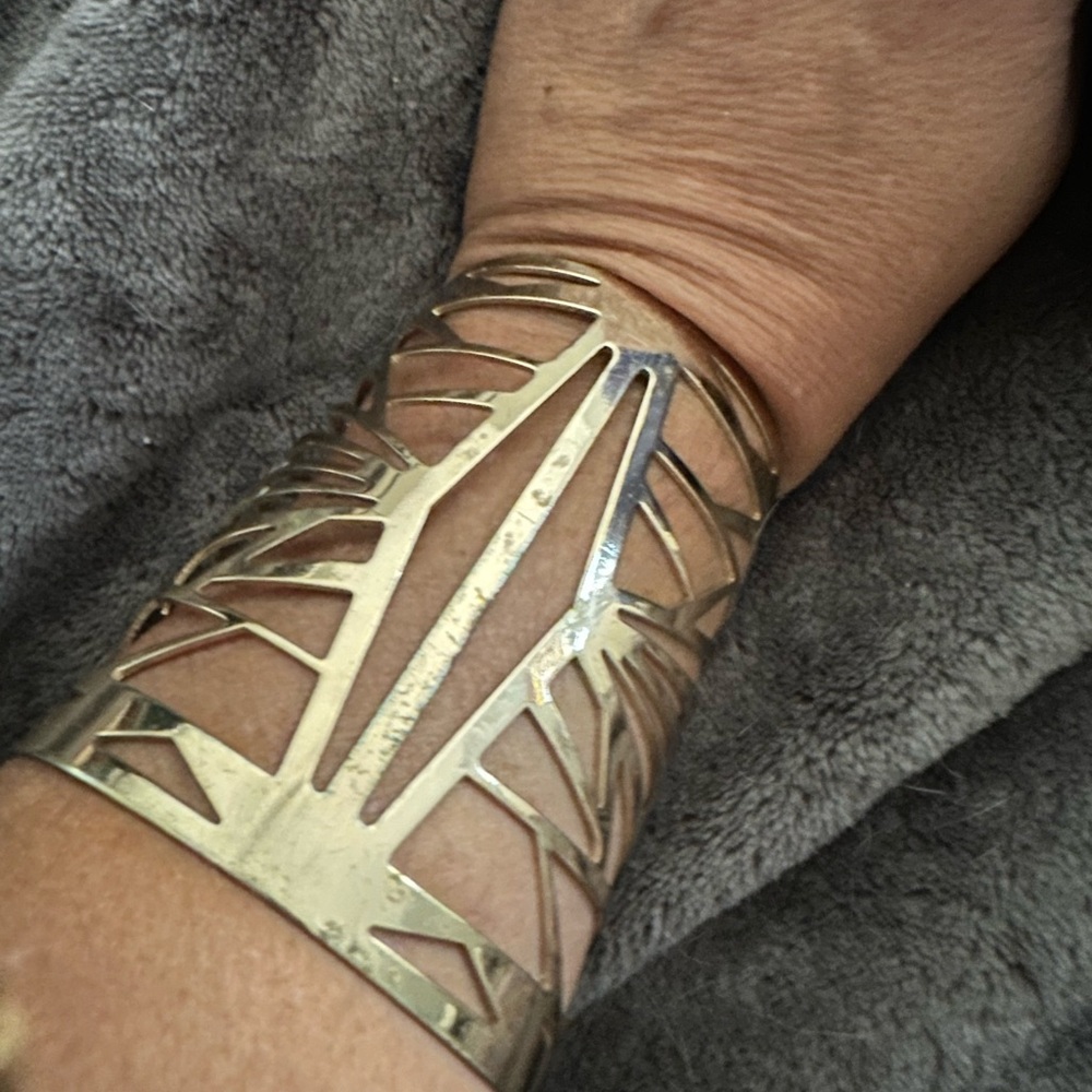 Large Gold Tone cuff